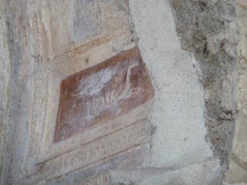 Villa San Marco, Stabiae, September 2015. Area 65, detail of remaining painting on west side of the top of the niche.