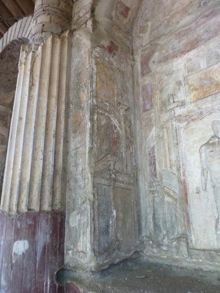 Villa San Marco, Stabiae, September 2015. Area 65, east side of the niche with the stuccoed Venus.