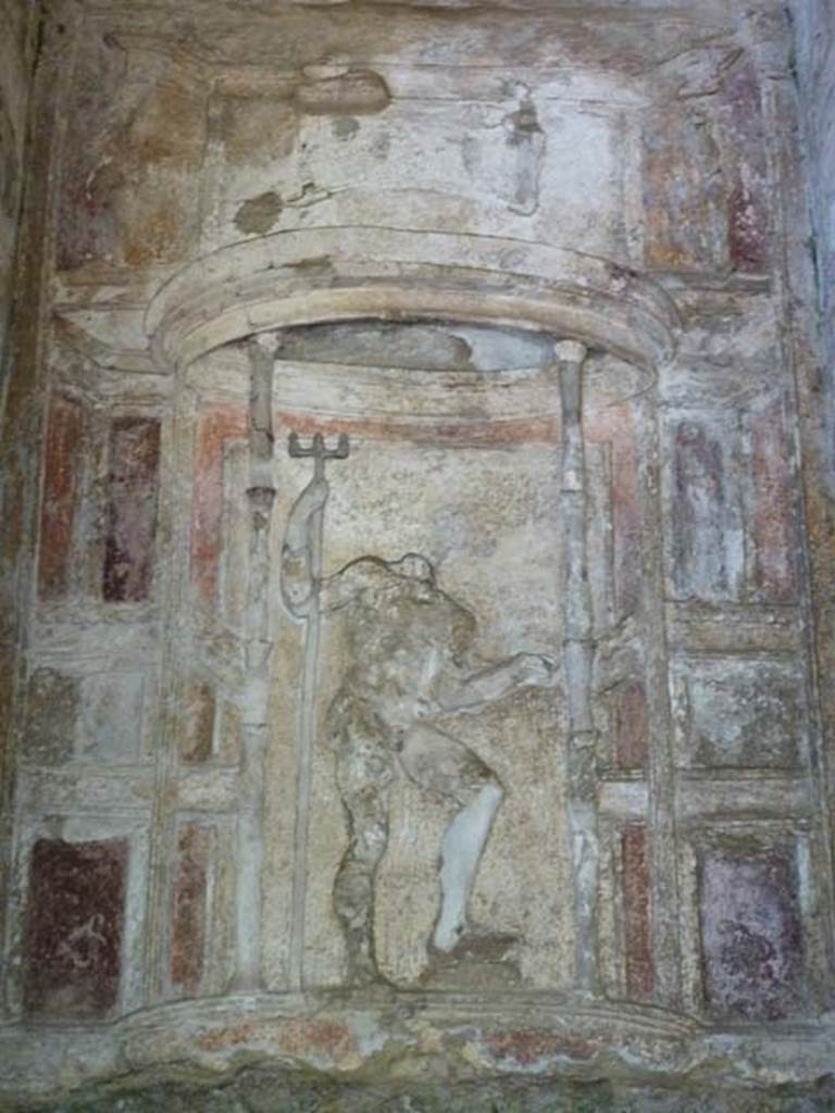 Villa San Marco, Stabiae, September 2015. Area 65, niche 2, stucco of Neptune.