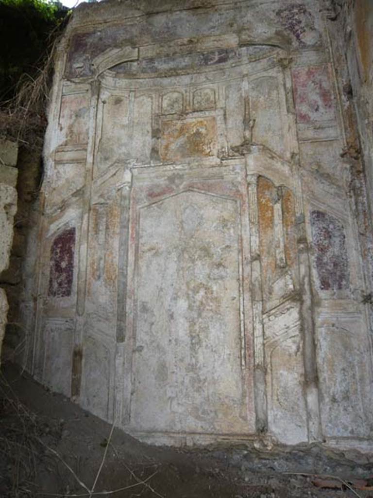 Villa San Marco, Stabiae, 2010. Room 64, nymphaeum at southern end of peristyle garden.
Niche with stucco of Fortuna. Photo courtesy of Buzz Ferebee.
