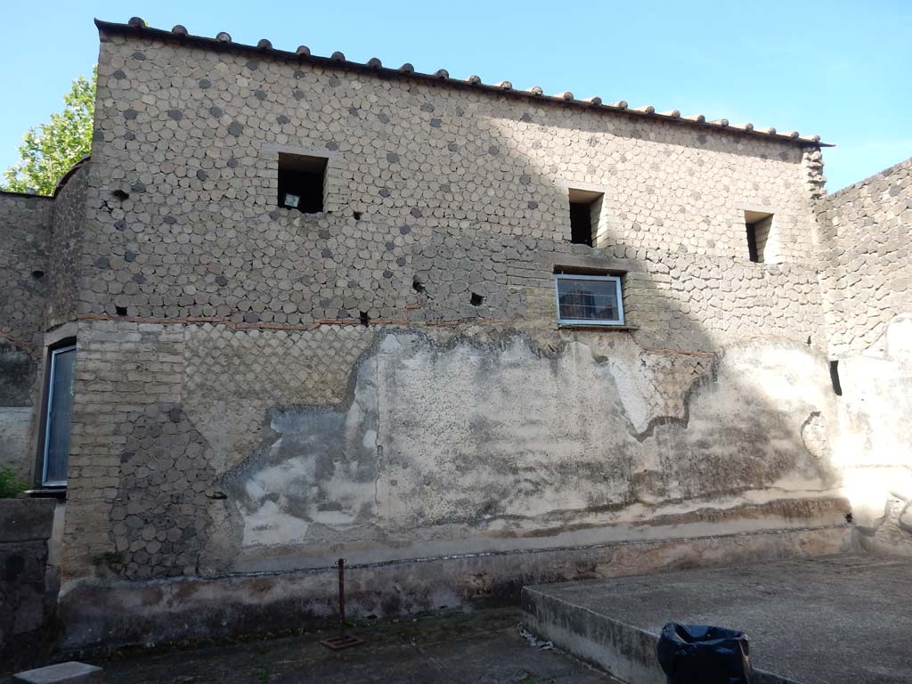 Villa San Marco, Stabiae, June 2019. Looking towards west wall, near entrance doorway.
Photo courtesy of Buzz Ferebee.