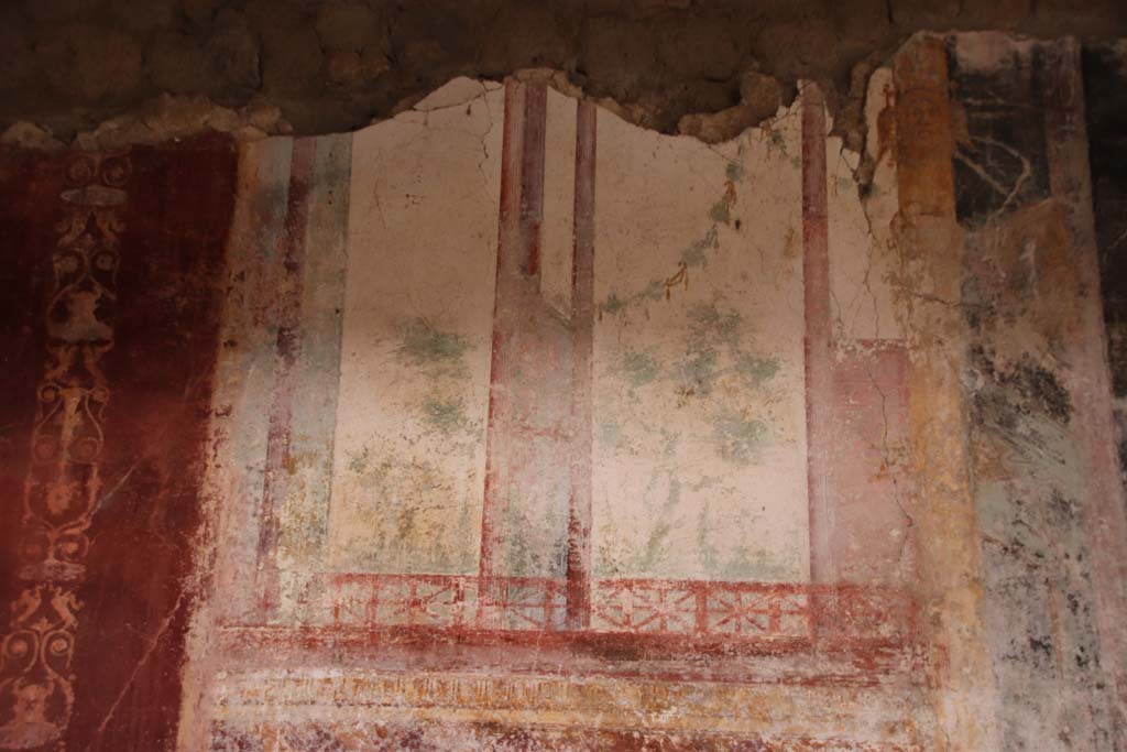 Villa San Marco, Stabiae, October 2020.
Room 44, north wall, detail of painted decoration from west side of central painting. Photo courtesy of Klaus Heese