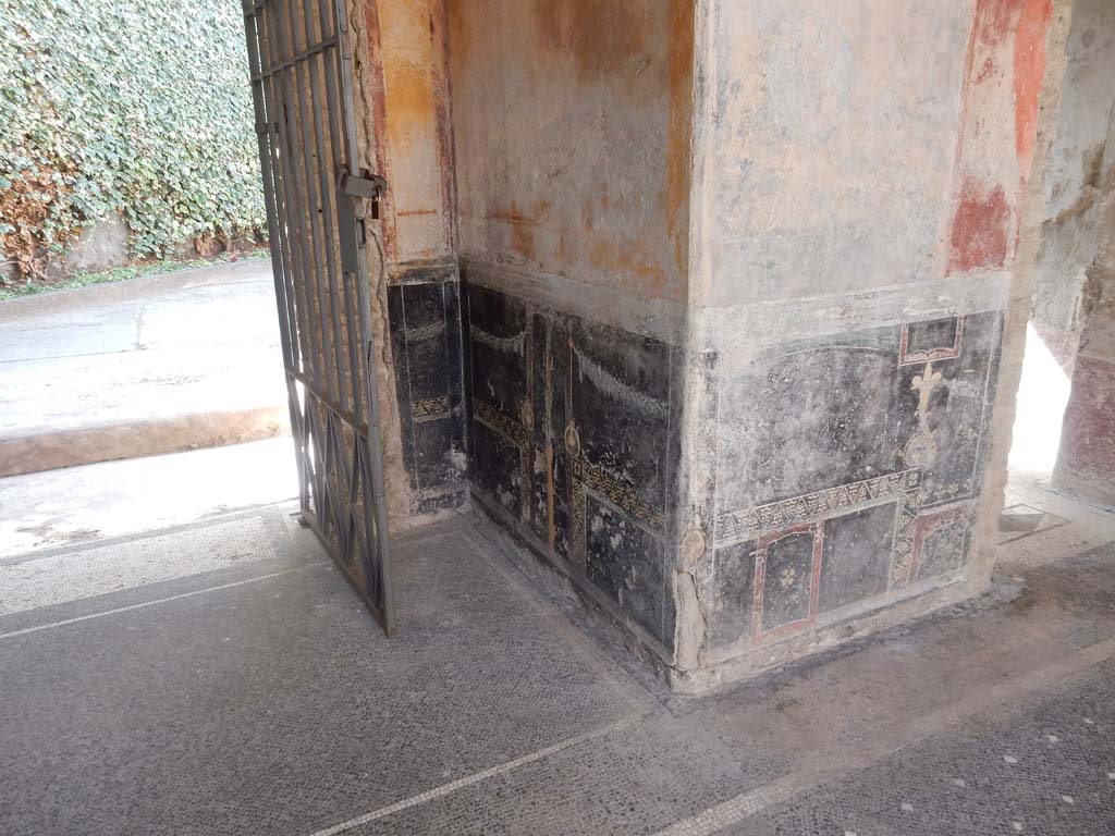 Villa San Marco, Stabiae, June 2019. Room 44, looking towards black painted zoccolo on west side of entrance doorway.
Photo courtesy of Buzz Ferebee.