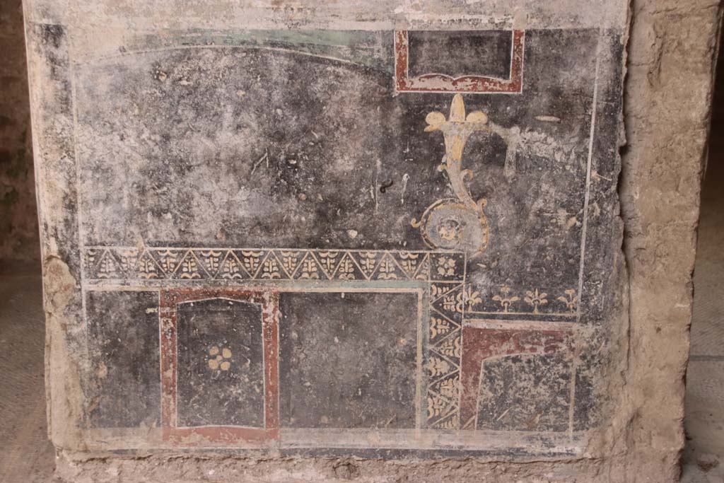Villa San Marco, Stabiae, September 2019.
Room 44, zoccolo on south wall of atrium, with entrance doorway, on left, and doorway to room 57, on right. Photo courtesy of Klaus Heese.