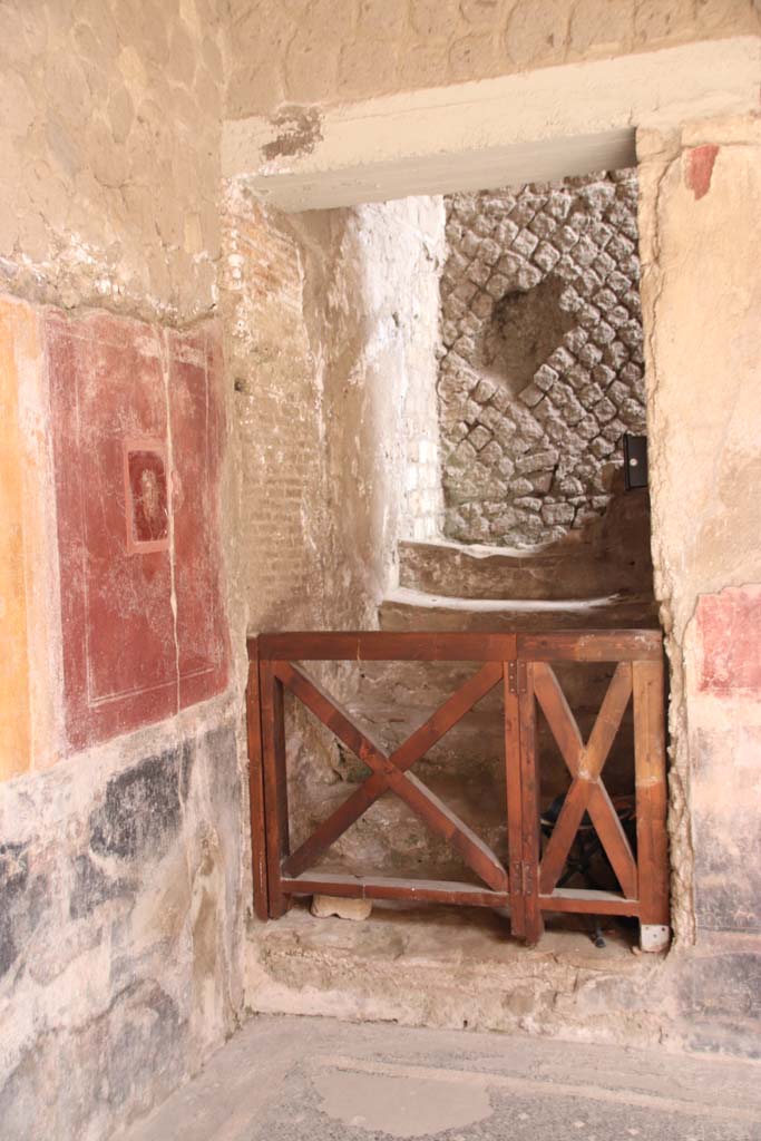 Villa San Marco, Stabiae, September 2019. Steps 55, in south-east corner of atrium.
Photo courtesy of Klaus Heese.