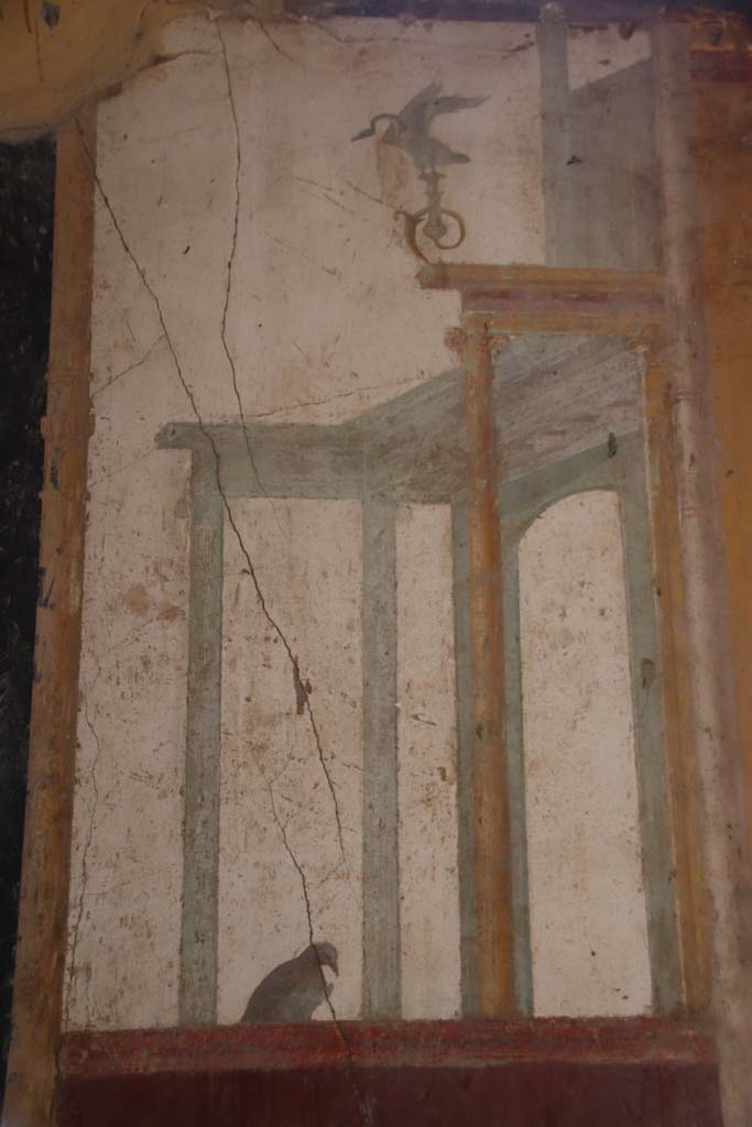 Villa San Marco, Stabiae, September 2019.
Room 50, detail from painted decoration at south end of east wall. Photo courtesy of Klaus Heese.