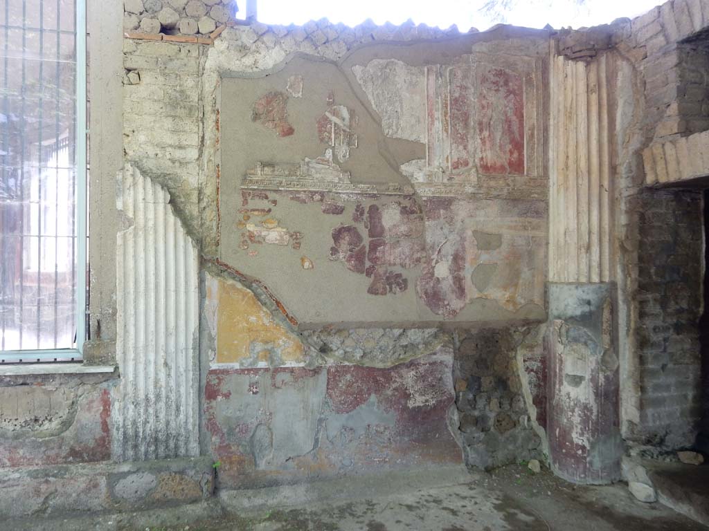 Villa San Marco, Stabiae, June 2019.
Garden area 9, painted plaster on east wall near doorway to area 62, behind the nymphaeum, on right.
Photo courtesy of Buzz Ferebee.