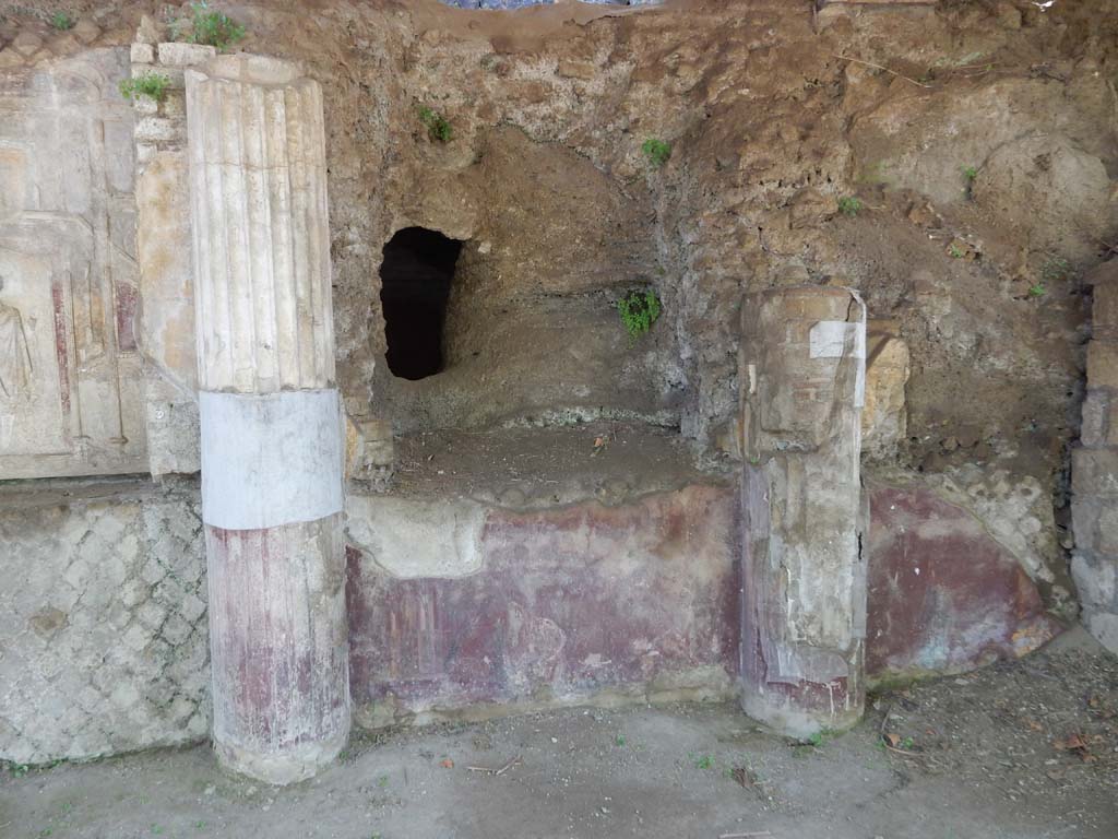 Villa San Marco, Stabiae, June 2019. Area 64, niches 8, 7 and 6, on south side of garden area.
Photo courtesy of Buzz Ferebee