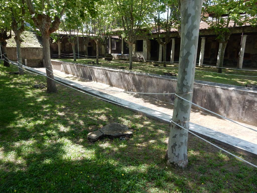 Villa San Marco, Stabiae, June 2019. Garden area 9, looking across pool towards the south-west side of the garden.
Photo courtesy of Buzz Ferebee