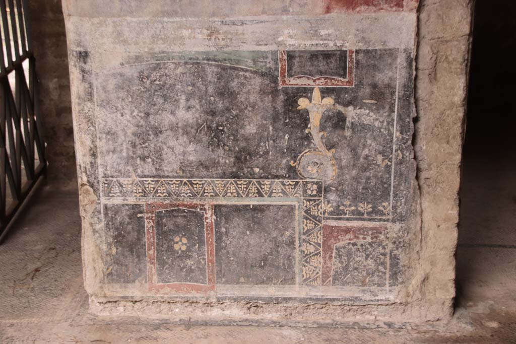Villa San Marco, Stabiae, October 2020.
Room 44, detail of painted decoration on south wall near doorway to room 57, on right. Photo courtesy of Klaus Heese.