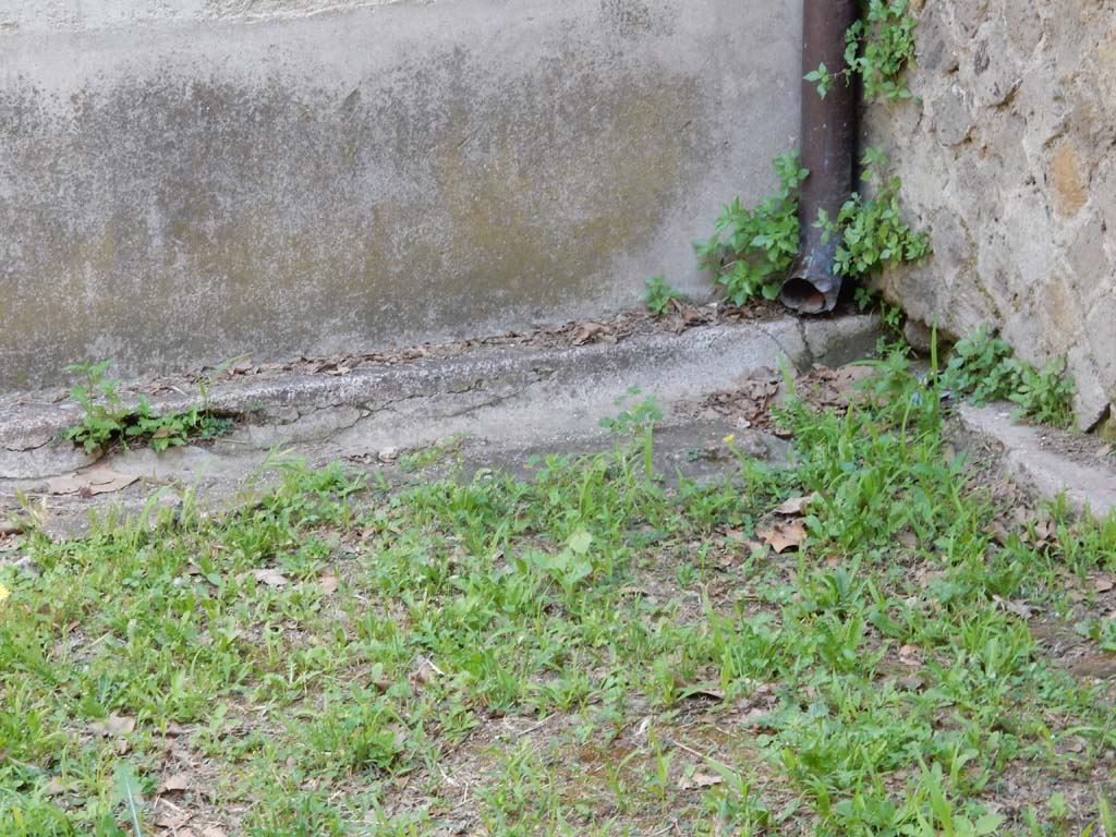 Villa San Marco, Stabiae, June 2019. Room 19, gutter under north wall in north-east corner.
Photo courtesy of Buzz Ferebee