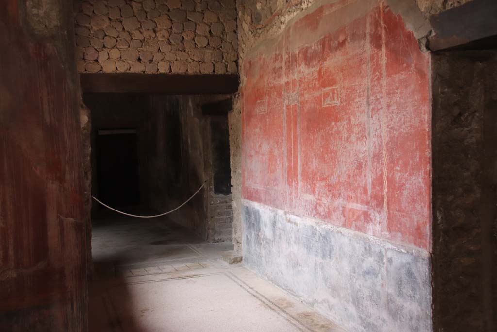 Villa San Marco, Stabiae, September 2019. Corridor 22, looking towards east wall, and north-east along corridor towards areas 23, 33 and 34.
On the right is the doorway to rooms 24/25. Photo courtesy of Klaus Heese.