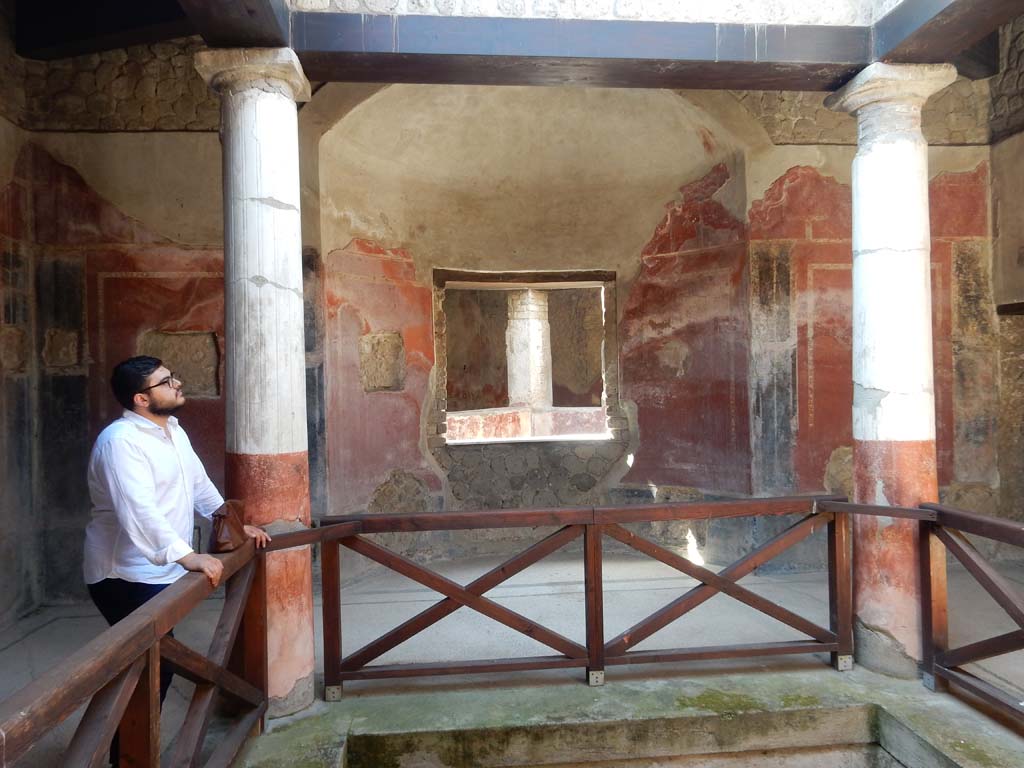 Villa San Marco, Stabiae, June 2019. Room 25, looking south across impluvium/pool towards large apsed window.
Photo courtesy of Buzz Ferebee