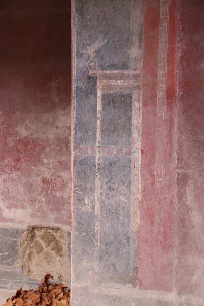 Villa San Marco, Stabiae, October 2020.
Room 25, detail from east wall in south-east corner. Photo courtesy of Klaus Heese.