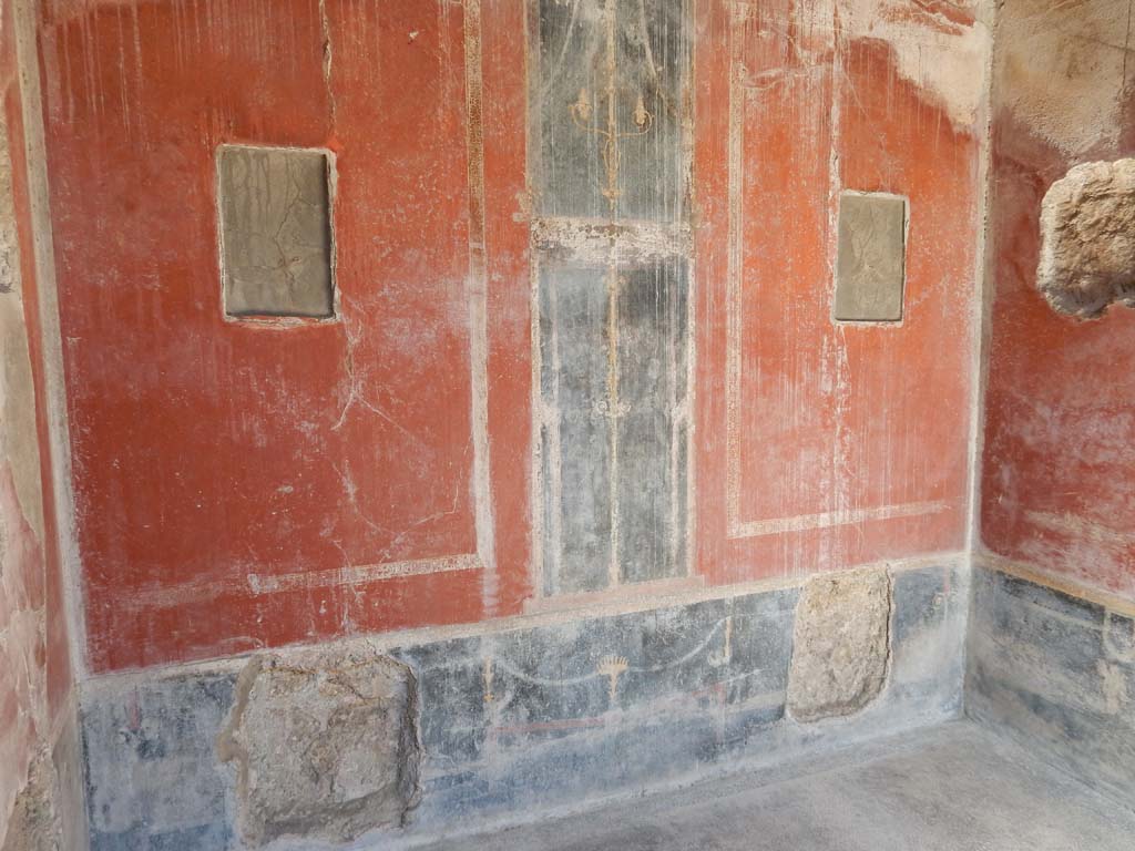 Villa San Marco, Stabiae, June 2019. Room 25, detail of alcove on west side. Photo courtesy of Buzz Ferebee