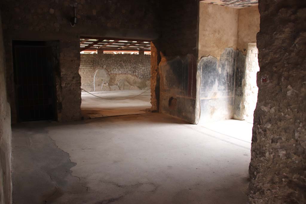 Villa San Marco, Stabiae, September 2019. Looking through doorway to room 35, anteroom.
Looking north to doorway to room 46, on left, and room 48, the palestra or gymnasium, in centre.
On the right, is a square alcove in the anteroom. Photo courtesy of Klaus Heese.
