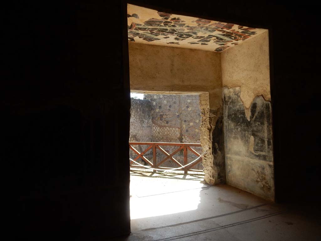 Villa San Marco, Stabiae, June 2019. Room 35, looking through square alcove in anteroom towards pool.
Photo courtesy of Buzz Ferebee