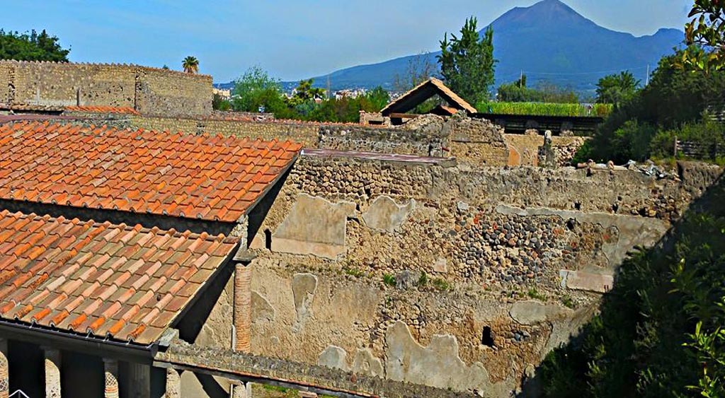 Villa of Mysteries, Pompeii. c.2015-2017.
Looking towards north wall behind colonnade, and Vesuvius. Photo courtesy of Giuseppe Ciaramella.