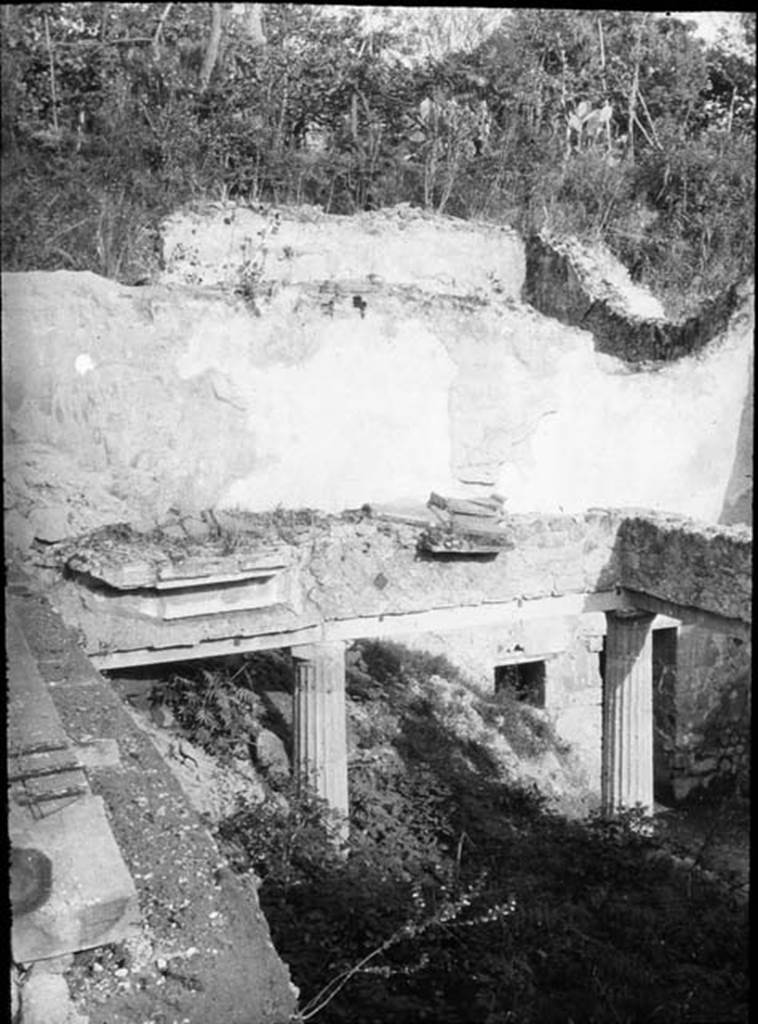 Villa of Mysteries, Pompeii. Looking north-east into unexcavated area, at east end of colonnade. Photo by permission of the Institute of Archaeology, University of Oxford. File name instarchbx202im 042. Source ID. 44513.
