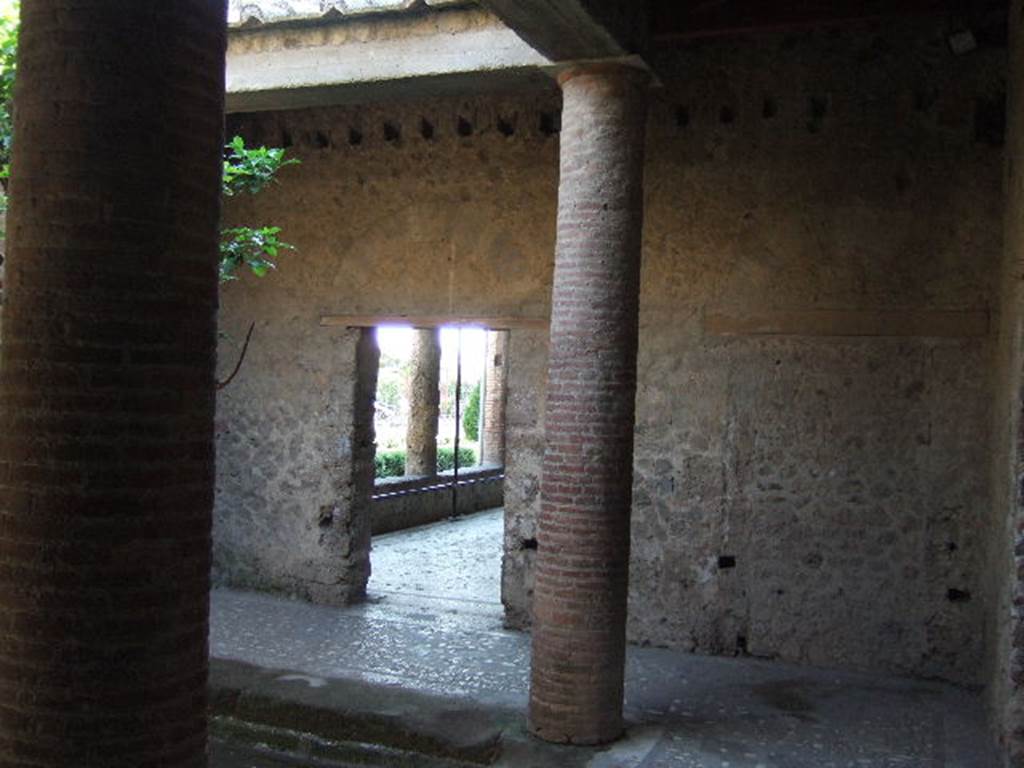 Villa of Mysteries, Pompeii. May 2006. Looking across room 62 towards doorway to portico P6, and blocked doorway to room 6.