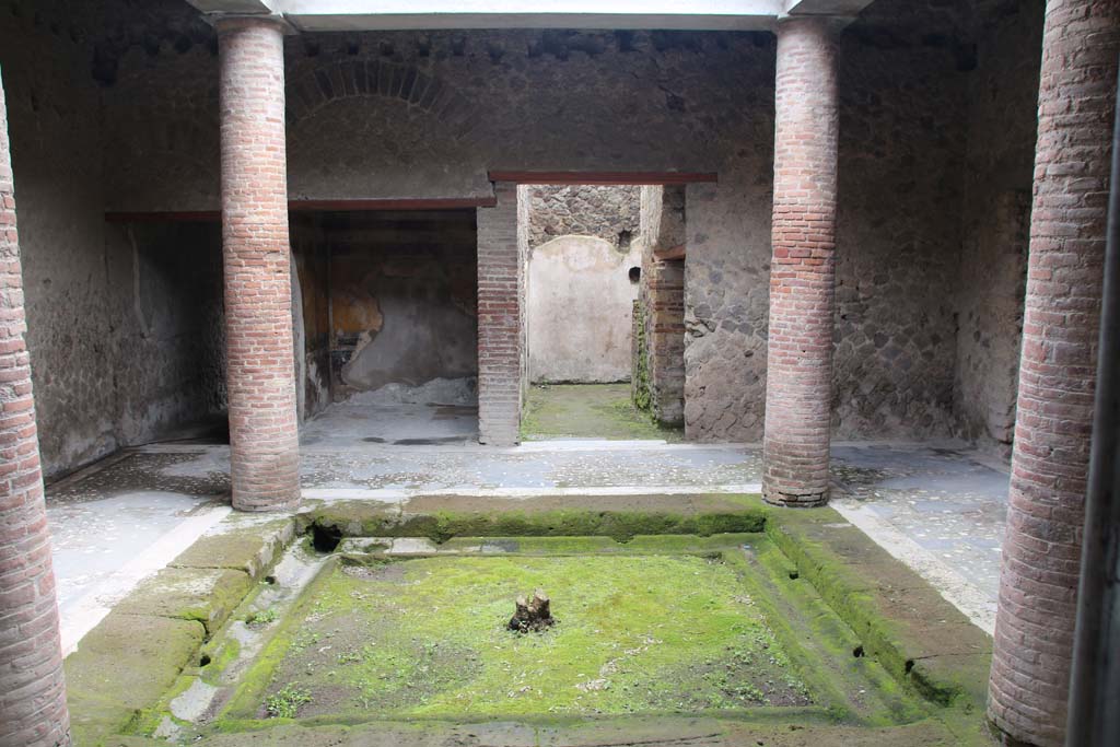 Villa of Mysteries, Pompeii. April 2014.
Looking towards east side of room 62, with doorways to corridor to kitchen, and rooms 42 and 43.
Photo courtesy of Klaus Heese.
