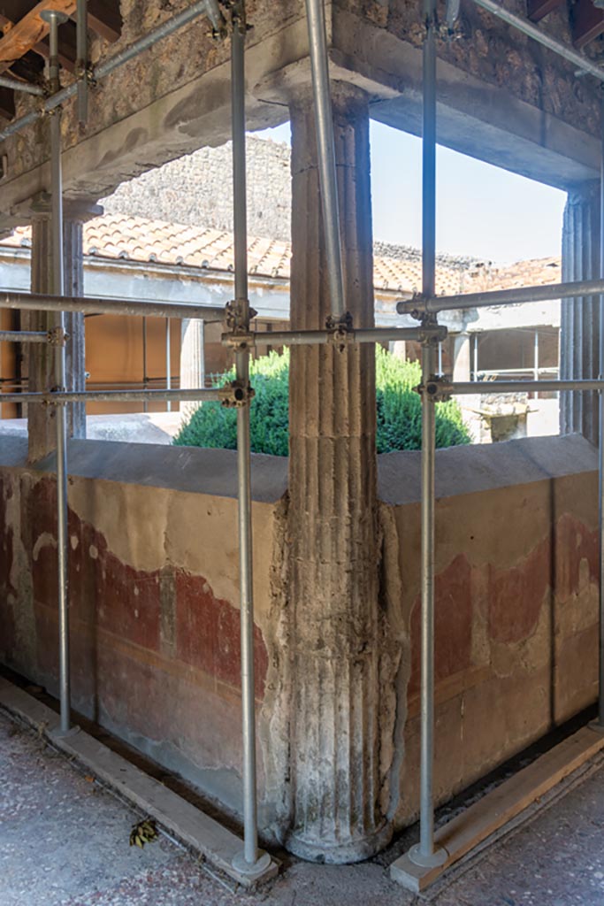 Villa of Mysteries, Pompeii. October 2023.
South-east corner of peristyle B and C. Photo courtesy of Johannes Eber.