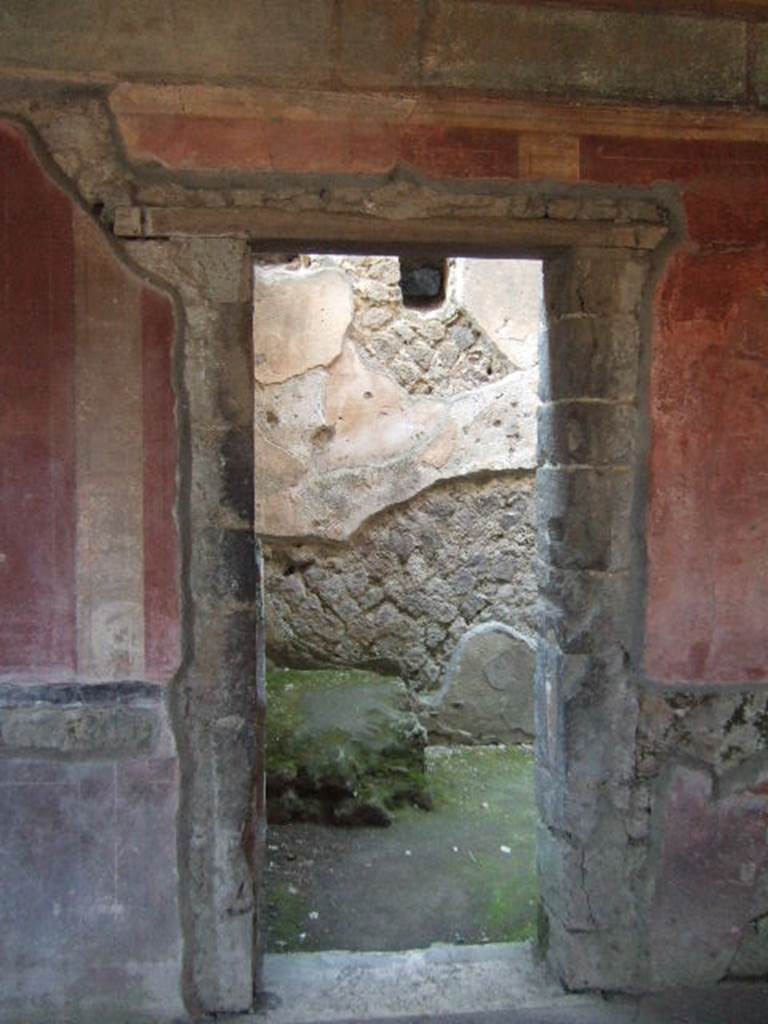 Villa of Mysteries, Pompeii. May 2006. Doorway to room 29, rustic cubiculum.