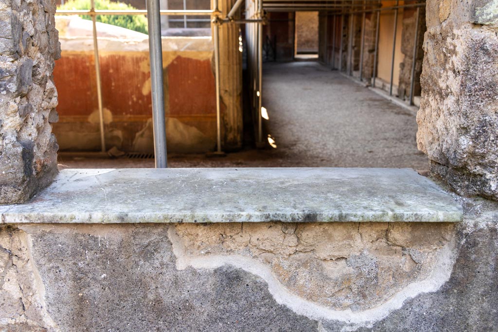 Villa of Mysteries, Pompeii. October 2023.
Room 25, looking south through window onto Peristyle D, with Peristyle A, on right. Photo courtesy of Johannes Eber.