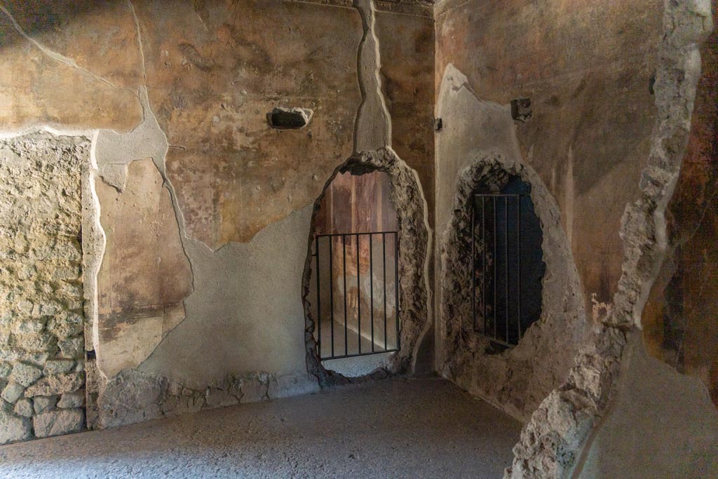 Villa of Mysteries, Pompeii. October 2023.
Room 20, looking towards south wall, south-west corner and west wall. Photo courtesy of Johannes Eber.