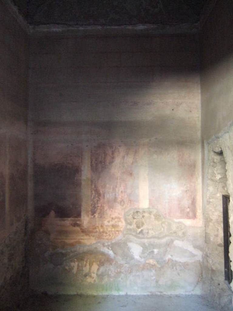 Villa of Mysteries, Pompeii. May 2006. Room 19, cubiculum. West wall.