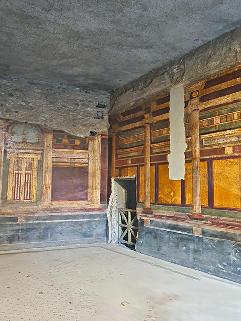 Villa of Mysteries, Pompeii. November 2023.
Room 6, north-east corner with doorway to passageway 7. Photo courtesy of Giuseppe Ciaramella.