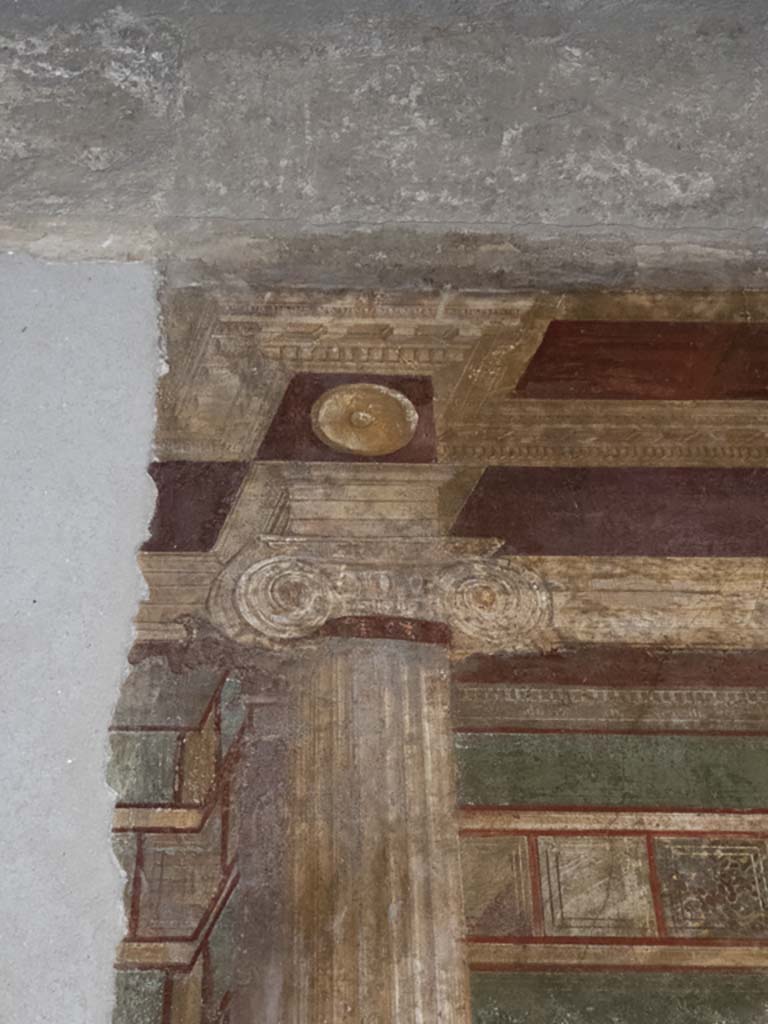 Villa of Mysteries, Pompeii. September 2017.
Room 6, detail of painted column from upper east wall near north-east corner.
Foto Annette Haug, ERC Grant 681269 DÉCOR.