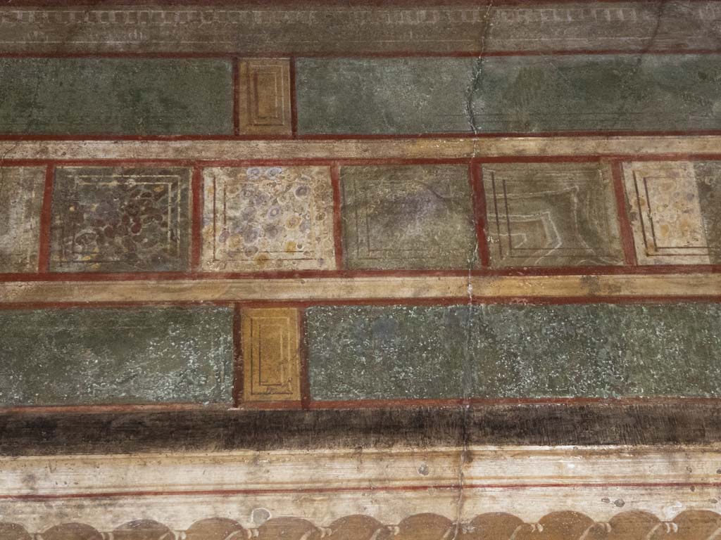 Villa of Mysteries, Pompeii. September 2017. Room 6, detail of painted decoration from upper east wall.
Foto Annette Haug, ERC Grant 681269 DÉCOR