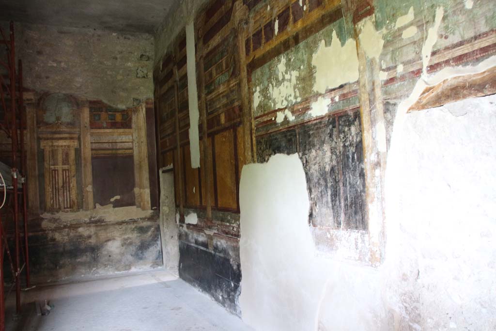 Villa of Mysteries, Pompeii. April 2014. Room 6, looking towards north wall, north-east corner and east wall.
Photo courtesy of Klaus Heese.