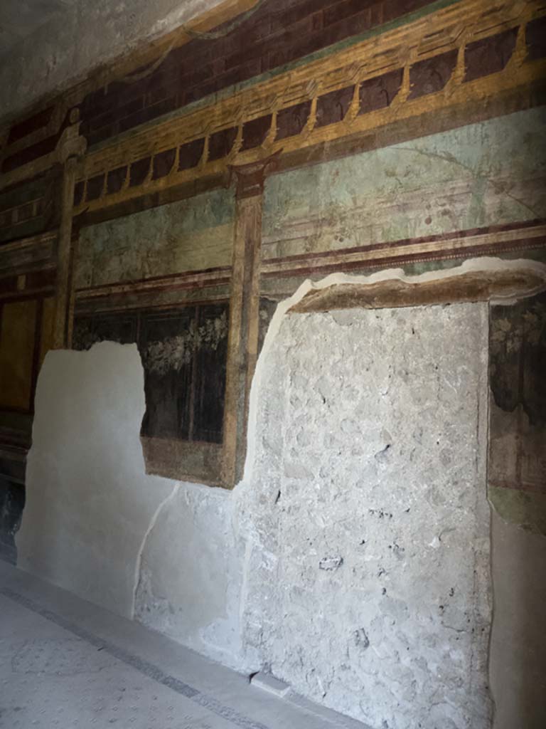 Villa of Mysteries, Pompeii. September 2017.
Room 6, looking north along east wall from south-east corner.
Foto Annette Haug, ERC Grant 681269 DÉCOR.