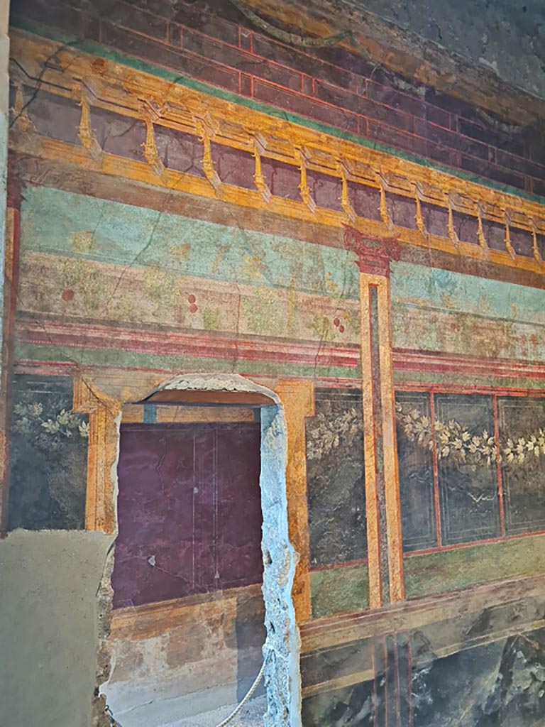 Villa of Mysteries, Pompeii. November 2023.
Room 6, detail of west wall at south end, with doorway into corridor F1. Photo courtesy of Giuseppe Ciaramella.