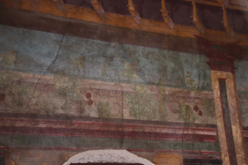Villa of Mysteries, Pompeii. September 2021.
Room 6, painted detail on west wall above doorway to corridor F1. Photo courtesy of Klaus Heese.