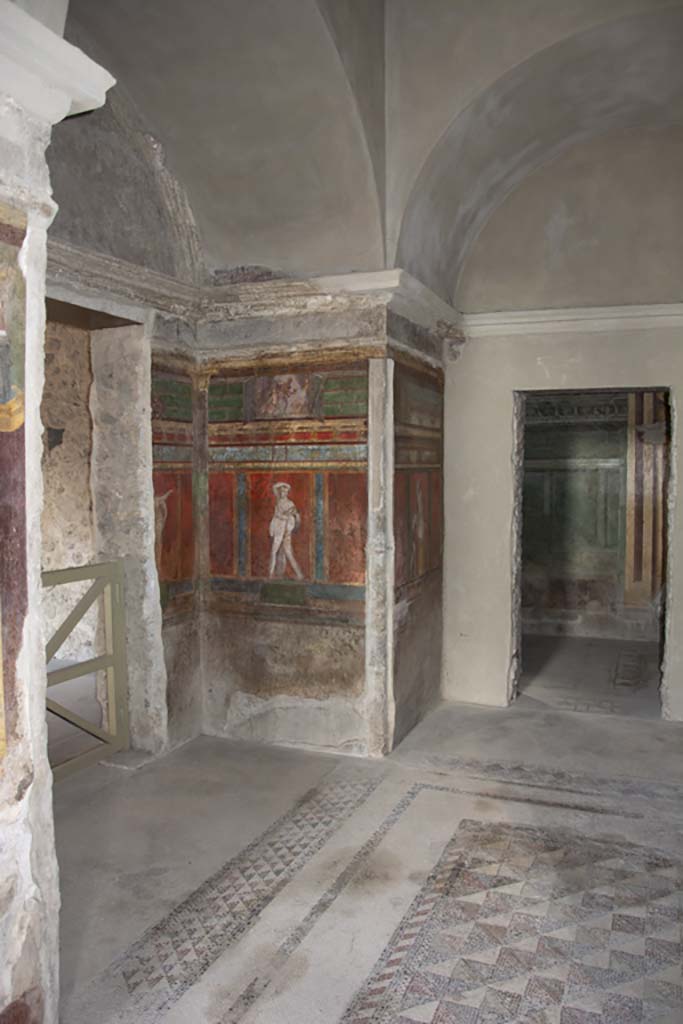 Villa of Mysteries, Pompeii. November 2017.
Room 4, cubiculum with double alcove, looking towards north-east corner.
Foto Annette Haug, ERC Grant 681269 DÉCOR.