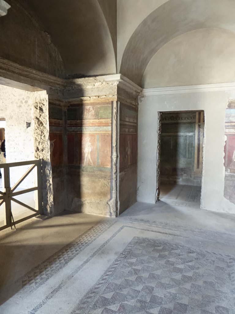 Villa of Mysteries, Pompeii. September 2017.
Room 4, looking towards east wall in north-east corner, with doorway to room 2, on left, and room 3, in centre.
Foto Annette Haug, ERC Grant 681269 DÉCOR.