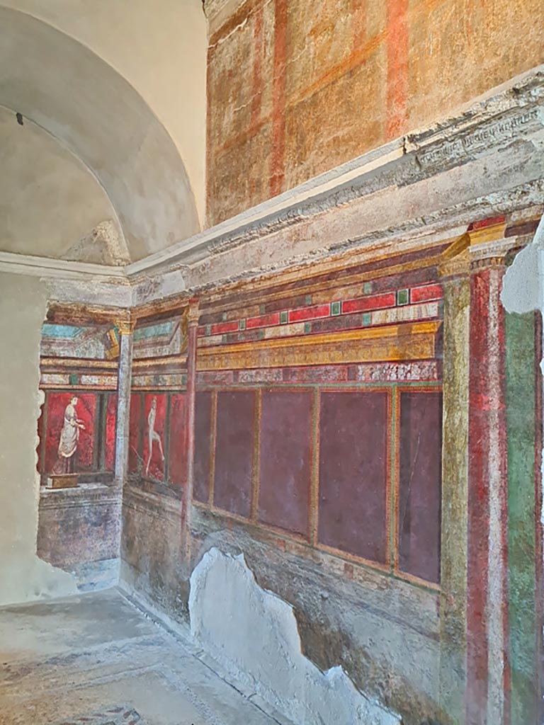 Villa of Mysteries, Pompeii. November 2023.
Room 4, looking east along south wall towards south-east corner. Photo courtesy of Giuseppe Ciaramella.