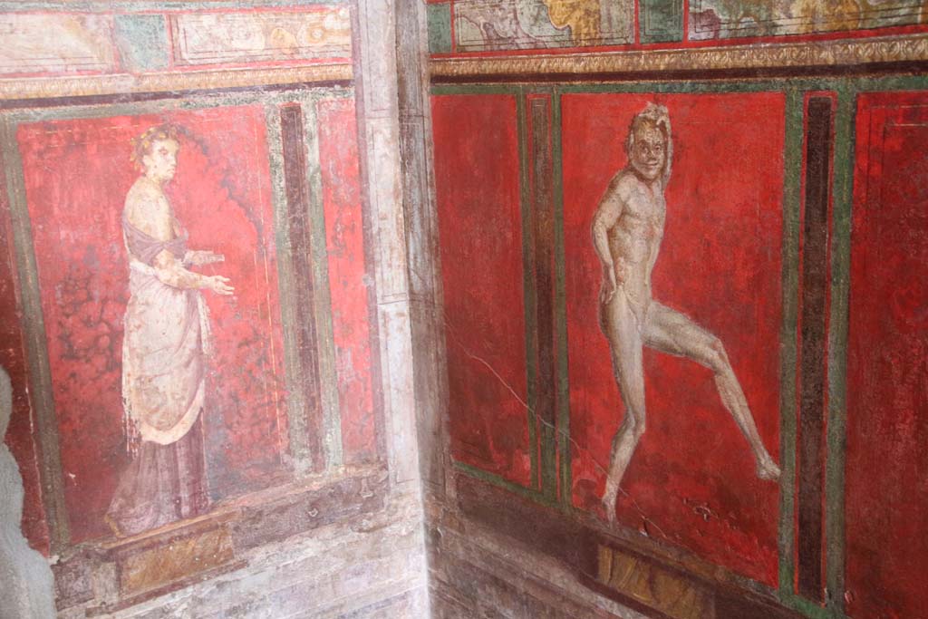 Villa of Mysteries, Pompeii. April 2014. Room 4, detail of paintings in south-east corner of cubiculum.
Photo courtesy of Klaus Heese.