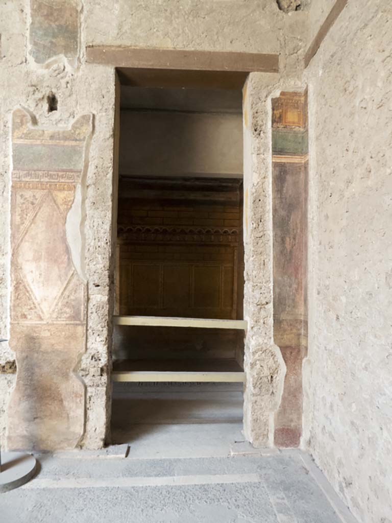 Villa of Mysteries, Pompeii. September 2017.
Room 3, looking towards south wall from doorway in room 64, atrium
Foto Annette Haug, ERC Grant 681269 DÉCOR.