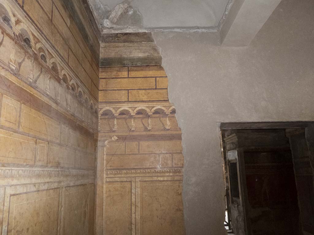 Villa of Mysteries, Pompeii. September 2017. Room 3, upper west wall in south-west corner, with doorway to room 4, on right.
Foto Annette Haug, ERC Grant 681269 DÉCOR.