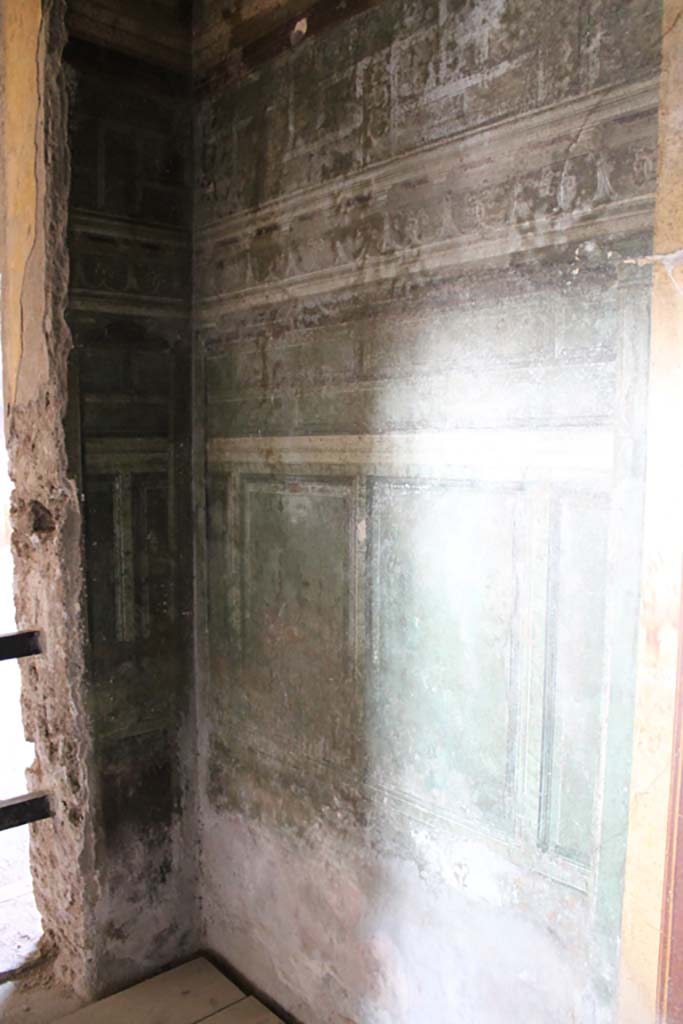 Villa of Mysteries, Pompeii. November 2017.
Room 3, east wall and north-east corner, with doorway to atrium 64.
Foto Annette Haug, ERC Grant 681269 DÉCOR.