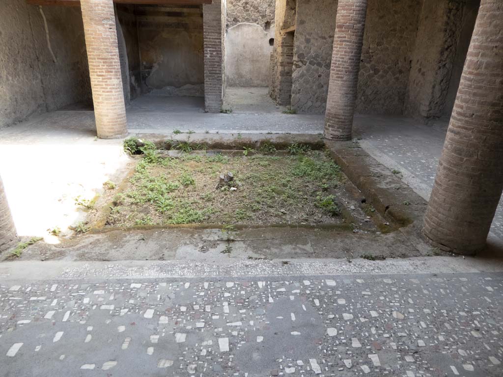 Villa of Mysteries, Pompeii. September 2017.
Looking towards east side of room 62, with doorways to corridor to kitchen 61, and rooms 42 and 43, baths’ area.
Foto Annette Haug, ERC Grant 681269 DÉCOR.