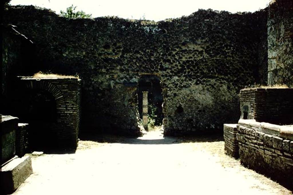 Villa of Mysteries, Pompeii. 1957. Room 61, looking south across kitchen area. Photo by Stanley A. Jashemski.
Source: The Wilhelmina and Stanley A. Jashemski archive in the University of Maryland Library, Special Collections (See collection page) and made available under the Creative Commons Attribution-Non Commercial License v.4. See Licence and use details.
J57f0389