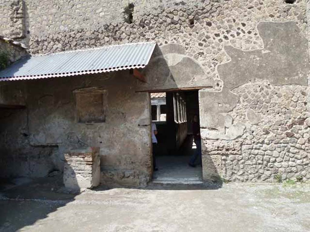 Villa of Mysteries, Pompeii. May 2010. Room 61, north wall with doorway to peristyle C.