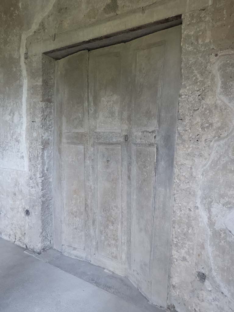 Villa of Mysteries, Pompeii. September 2017.
Room 17, procoeton or anteroom, plaster cast of shutters of room 16, cubiculum.
Foto Annette Haug, ERC Grant 681269 DÉCOR.