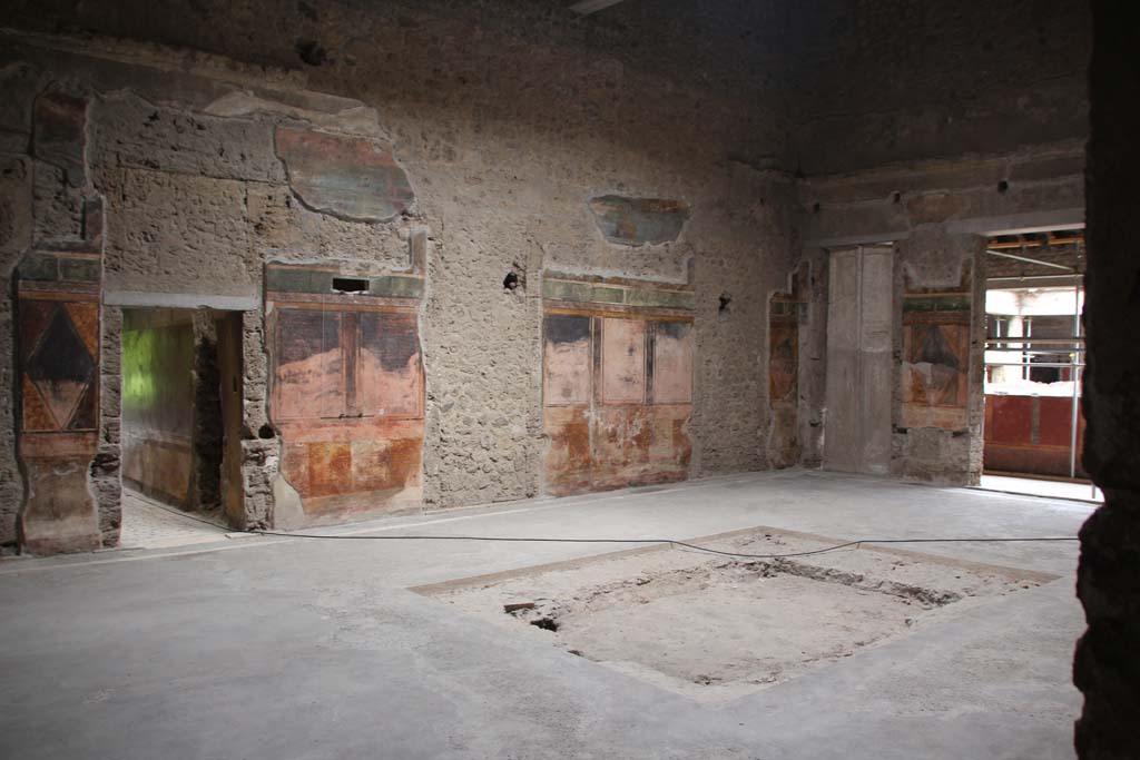 Villa of Mysteries, Pompeii. April 2014. Room 64, looking towards north wall of atrium and north-east corner.
The doorway to corridor F2 can be seen on the left, on the right is the doorway to the peristyle.
Photo courtesy of Klaus Heese.