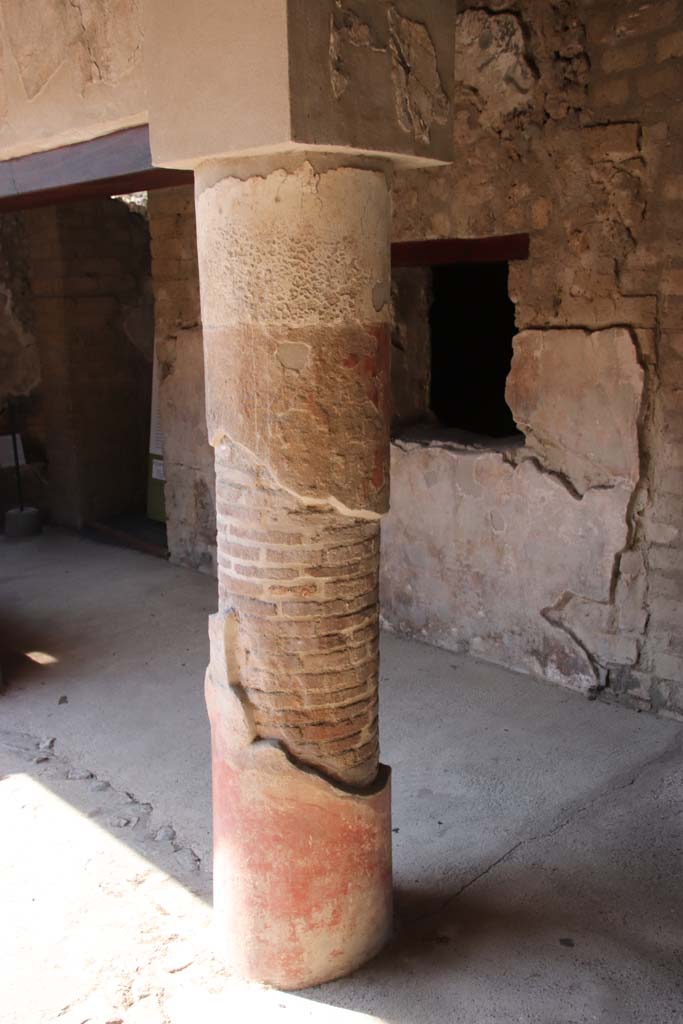 Villa Regina, Boscoreale. September 2021.
Looking south-east along south portico VII of room I, peristyle courtyard. Photo courtesy of Klaus Heese.